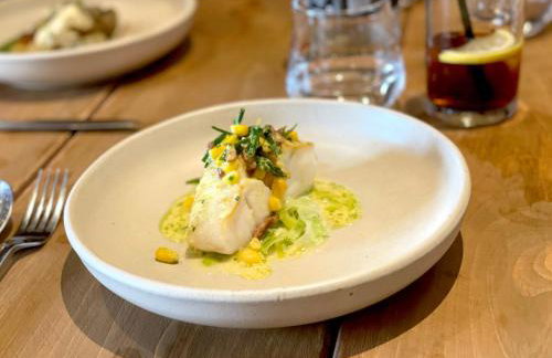 Beautiful old bank in Bakewell - Photo 18