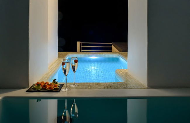 Nefeles Luxury Suites - Photo 10