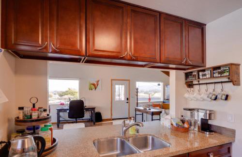 Breezy and Central Monterey Apt with Bay View! - Foto 10