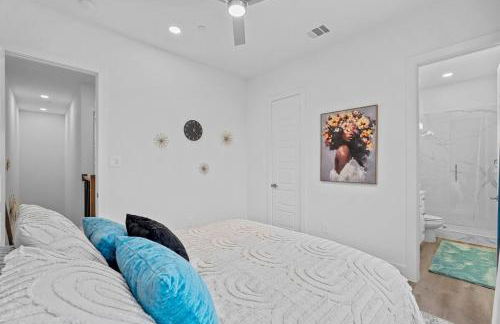 Pet-Friendly 2BR l Private Baths l Stylish Stay - Foto 14