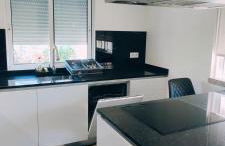 Casa com jardim privado e estacionamento no interior - Foto 16