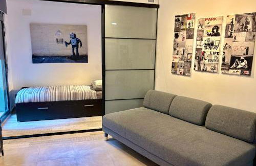 Urban Manesa city center apartment with private patio - Foto 9