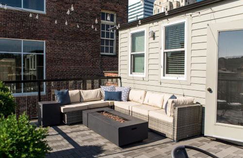 The Penthouse- Heart of OTR w/Rooftop Terrace - Foto 54