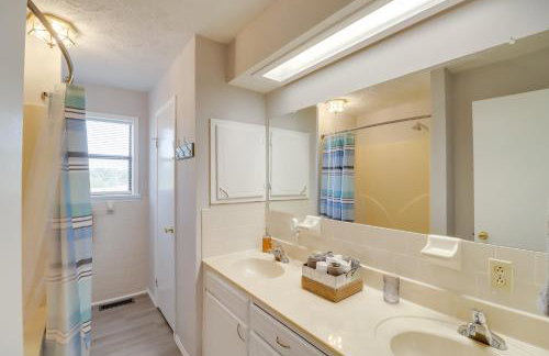 Charming Mountain Home Getaway with Gas Grill! - Foto 21