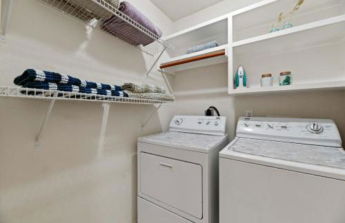 Relaxing 3BR 2BA Oasis - Hot Tub & 5 Beds! - Foto 6