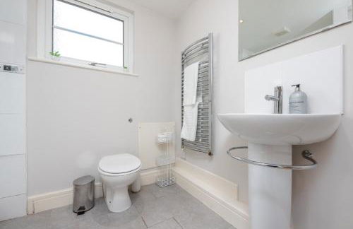 2 Bed Apartment - Cardiff City Centre - Free Parking - Foto 34