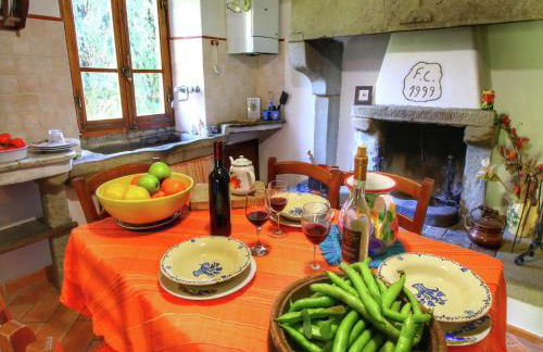 Rustic Holiday Home in Ortignano with Swimming Pool - Foto 8