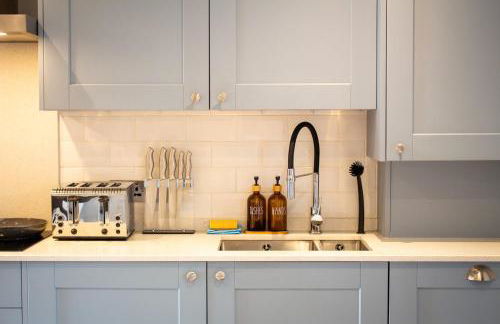 2 Bed House - Sleeps 4 - Parking - Foto 16