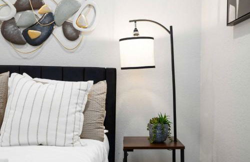 Steps from the Best of the Heights-Modern Comfort! - Foto 4