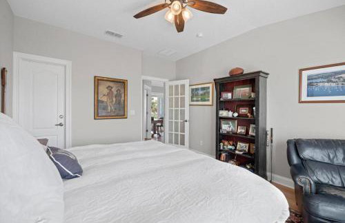 Stunning Beach Getaway - Steps to Ocean - Foto 37