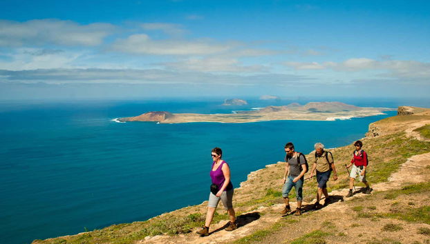 Trilha pelo vulcão de La Corona