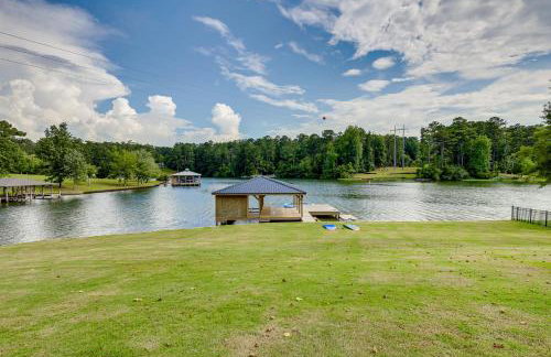 Dock and Views Spacious Lake Sinclair Retreat - Foto 42