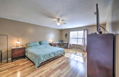 Family Home with Yard about 15 Mi to Downtown! - Foto 12