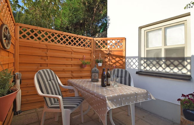 Tranquil Garden Apartment - Photo 29