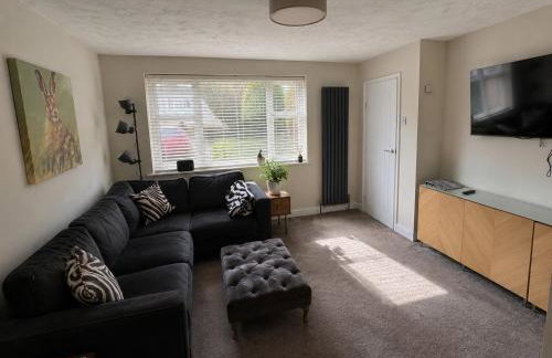 3BR, Sleeps 5, Free Parking, Fast WiFi, Near M62 & Leeds - Foto 2