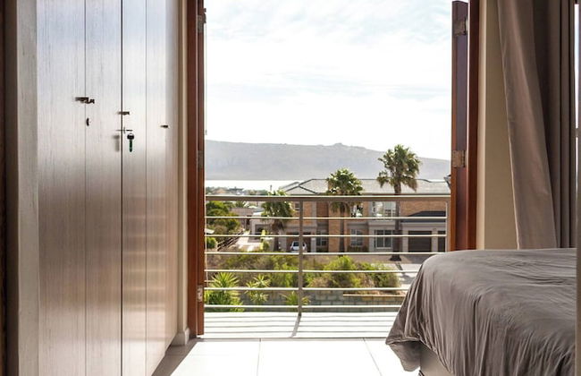 Serene Langebaan Getaway With Garden Views - Photo 13