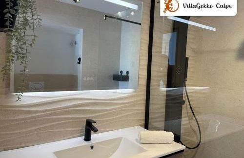 Off-grid Luxury Villa with Tikibar by the pool. - Photo 57