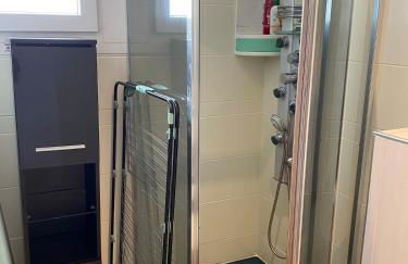 Nancy, Magnifique studio totalement climatisé, meublé, salle de bains et wc séparés, parking privé, cuisine équipée, WIFI - Foto 11