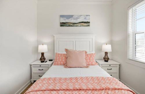 Seabreeze Haven 6 - Steps to Beach, Pet-Friendly, Pool, Fast WiFi - Photo 17