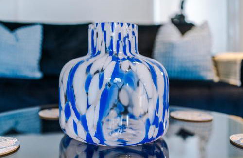 4BR Home for 8, Full Kitchen, Parking, WiFi in Northwich - Photo 61