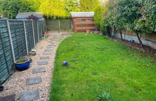 Modern & Spacious 3BR House Bracknell - Berkshire - Photo 27