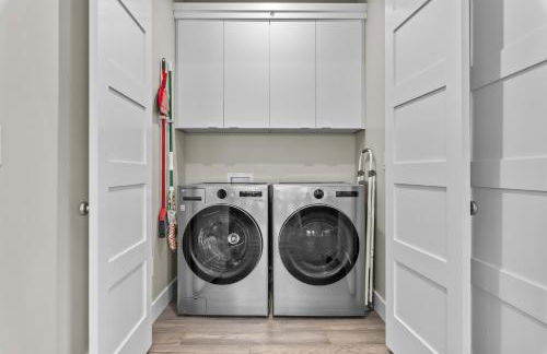 New East Deer Valley, 1 min, 994 New luxury 5br Twin House, Hot Tub, Lake view, Park City 10 min - Photo 37