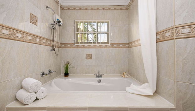 Cozy Central 4br3ba Home w Pvt Pool Largegarden - Foto 5, Habitación