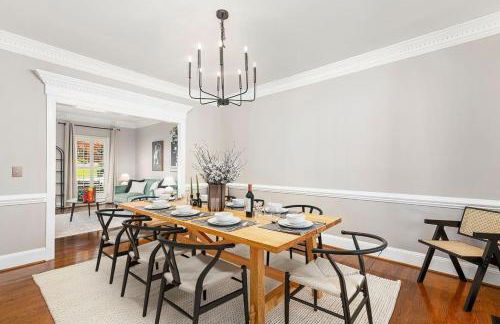 The Greensboro Manor HotTub FirePit Basketball 15 Min To Sedgefield CC - Photo 7