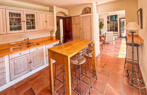 Superbe villa de 5 suites, climatisation, piscine, tennis, hauteurs de St Paul - Foto 48