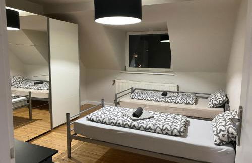 Duisburg FeelHome, Flughafen nah,2-Schlafzimmer, Badewanne, Zentral, WiFi, Top Floor - Foto 6