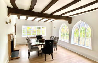 Grade II Listed Farmhouse, Pool, Hot Tub, Games Room, Celebration Hall, Car Park, 10ppl, 45 min from Central London - Foto 56