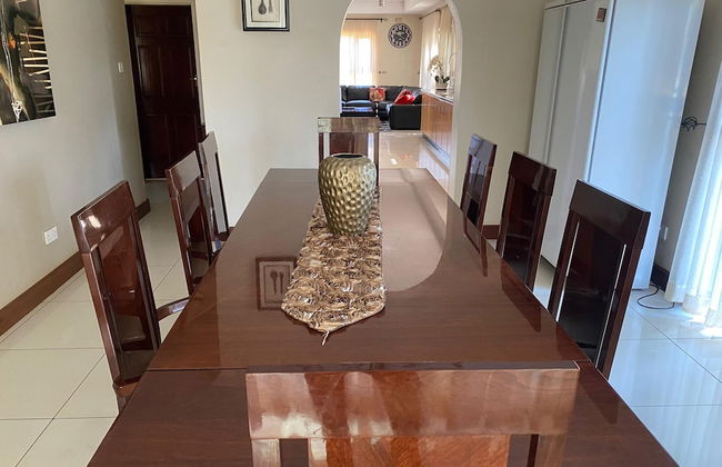 Luxurious 4 bed With Pool in Helensvale - 2255 - Foto 28