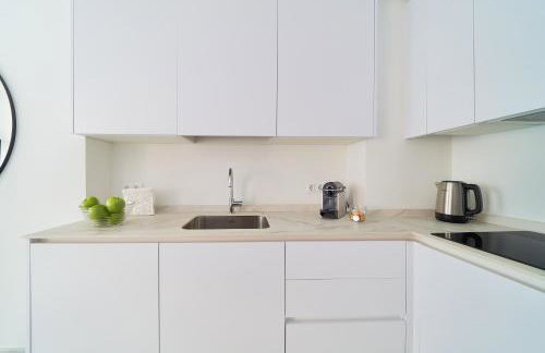 Modern City Centre Apartment w/ Terrace & Fast WIFI - Foto 7