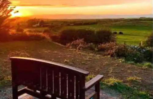 Adorable private couples retreat with hot tub - Photo 37