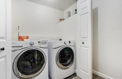 Modern 6BR Home in Briargate - Foto 42