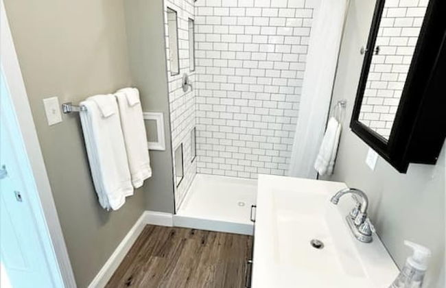 The Loft at Park Place - 3rd Floor Walk up King and Queen Beds Fast Wifi and Free Coffee - Foto 6