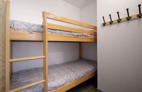 Appartement Neuf pour 6, Parking Gratuit, Skis et Accès Pistes en 5min - FR-1-695-4 - Foto 4