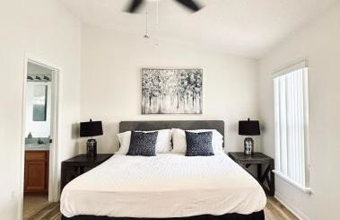 Family Home, Near Disney-Private pool, Spacious 3BR Retreat - Photo 22