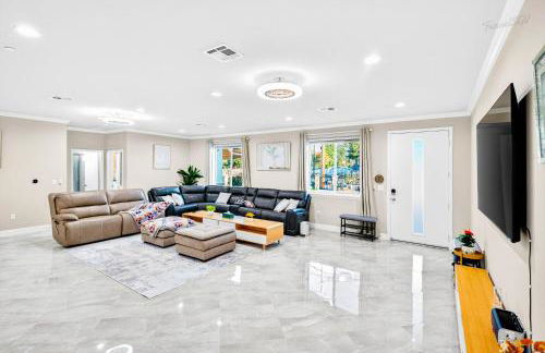 Spacious 9BR Home with Parking and Near DTLA - Foto 36