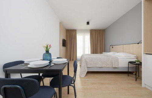 Bright Apartments with Air Conditioning, close to the Metro Station and PGE National by Noclegi Renters - Foto 5