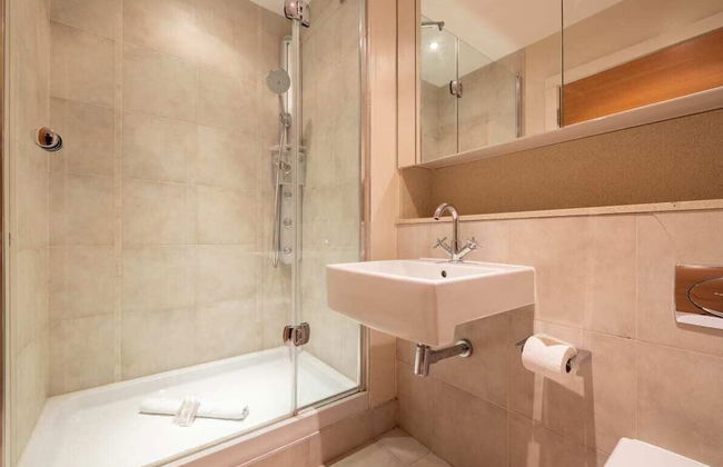 The Riverside Residence - 3bdr Flat With Balcony - Foto 17