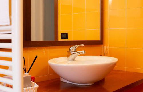 Cozy Design House - 15 Minutes From NAVIGLI-HUMANITAS - Foto 18