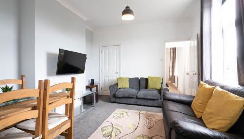 Spacious 4BR, Parking, Near Centre, Accommodates 7 - Foto 2