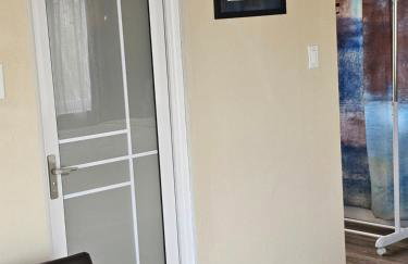 Studio - Photo 2