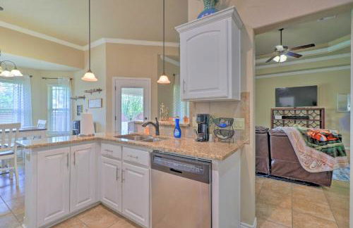 Unwind Fireside! Harker Family Retreat with Yard - Foto 9