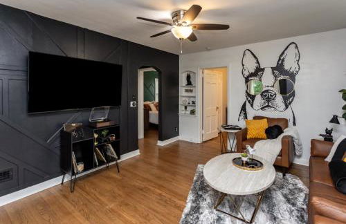 Near Drake/Downtown packed w/Amenities - Hot Tub - Movie Theater - Photo 17