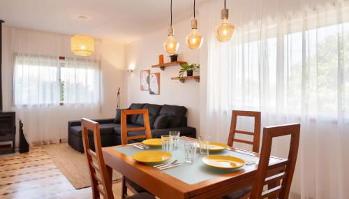 KING SIZE Bed with Air Conditioning near the BEACH & FREE Street Parking - Foto 5