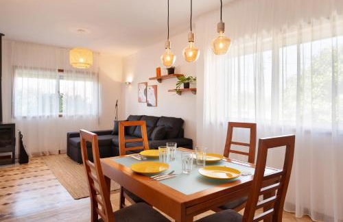 KING SIZE Bed with Air Conditioning near the BEACH & FREE Street Parking - Foto 5