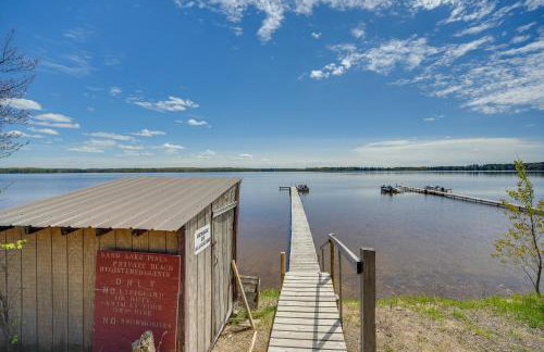 Stone Lake Cabin with Private Deck and Fire Pit! - Foto 33