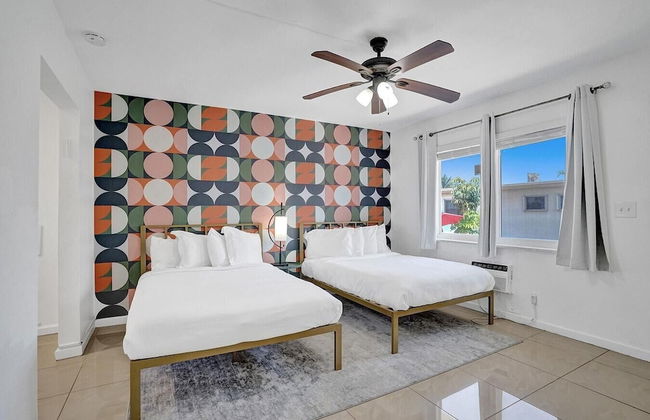 Waterfront Studio Hollywood Boardwalk Pool - Photo 7